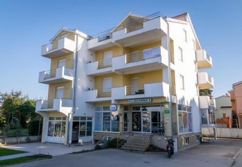 Hostal Guesthouse Villa Irena