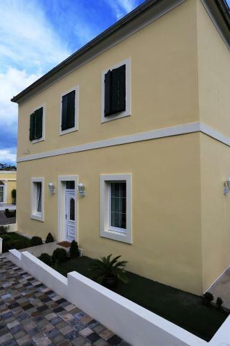 Hostal Guesthouse Villa Maggie