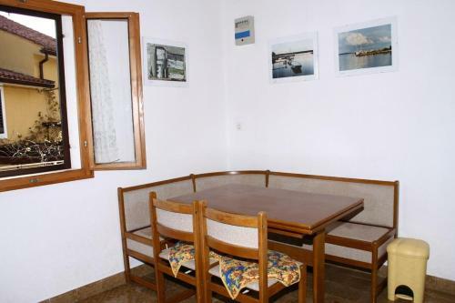 Apartment Nerezine 2519a