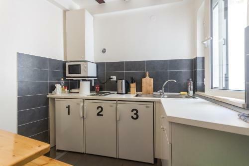 Apinelo Hostel & Apartments