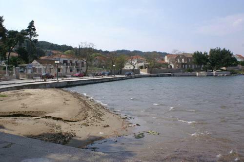 Apartment Lumbarda 4413b