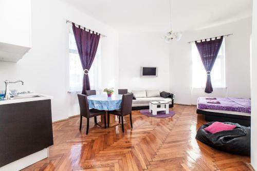 Palmers Apartments And Rooms