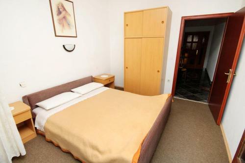 Apartments With A Parking Space Novi Vinodolski - 5600