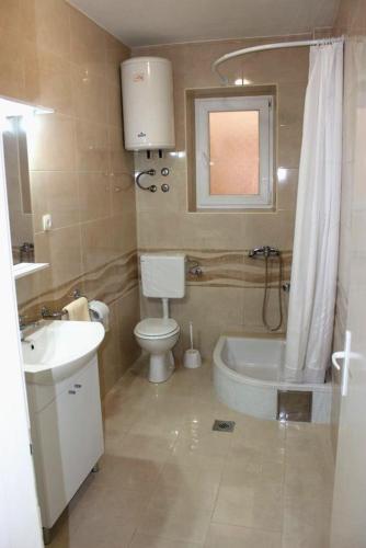 Apartments With A Parking Space Gradac (makarska) - 5198