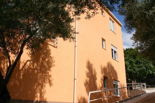 Apartments With A Parking Space Gradac (makarska) - 5198