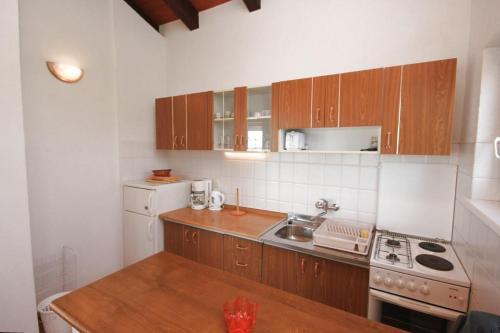 Family Friendly Seaside Apartments Novigrad - 7118