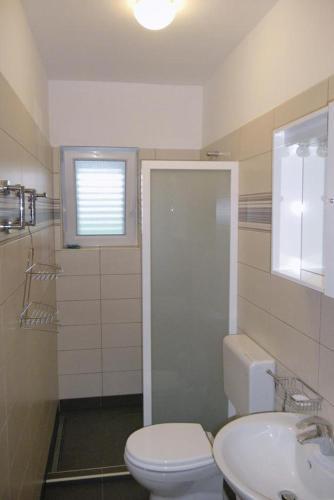 Family Friendly Seaside Apartments Novigrad - 7118