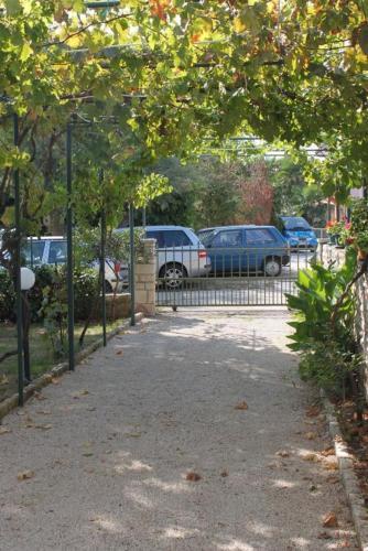 Family Friendly Seaside Apartments Novigrad - 7118