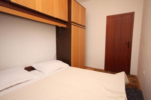 Apartment Vinisce 4892a