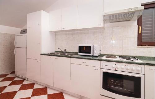 Apartment Podstrana 01