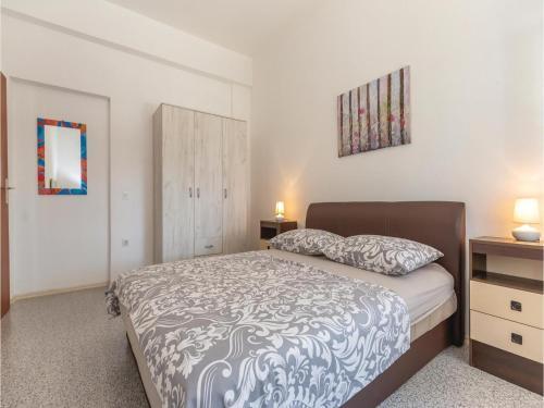 Two-bedroom Apartment Makarska 05