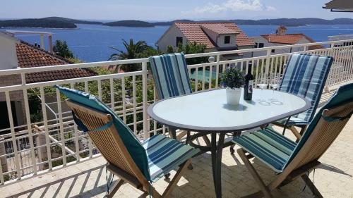 Apartamentos Rooms By The Sea Hvar - 5720