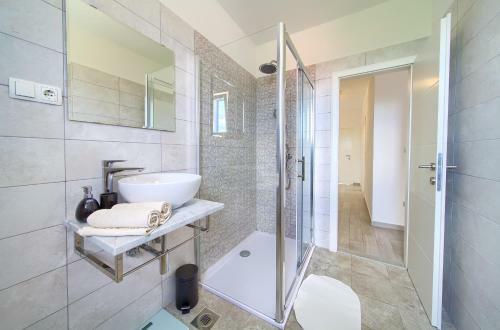 Apartments Mali Nono