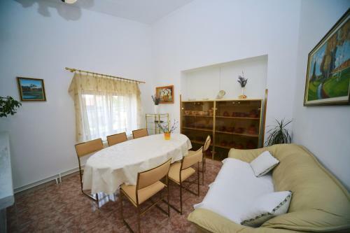 Apartments And Rooms Lago Rupa