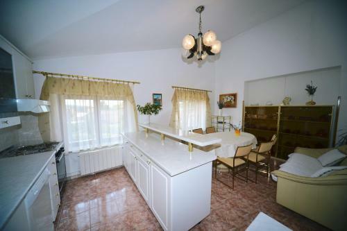 Apartments And Rooms Lago Rupa