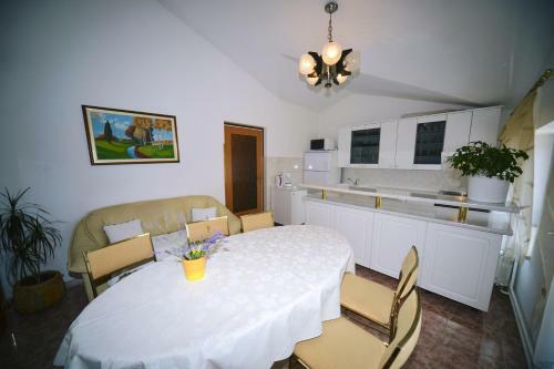 Apartments And Rooms Lago Rupa