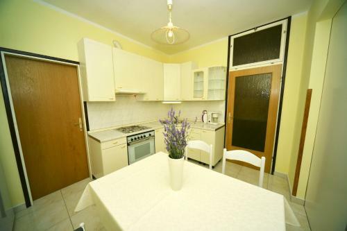 Apartments And Rooms Lago Rupa