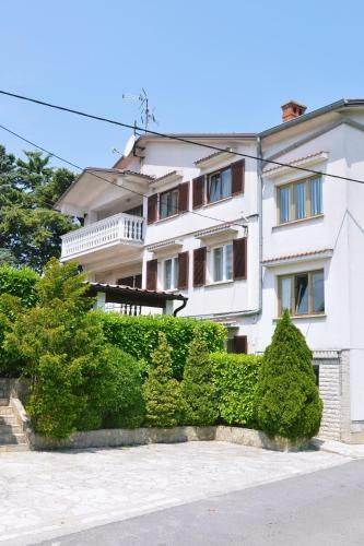 Apartments And Rooms Lago Rupa