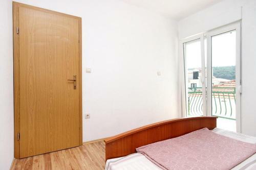 Apartment Drvenik Donja Vala 6701a