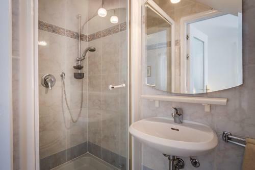 Hostal Guesthouse Alma