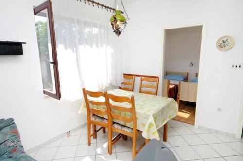 Apartments With A Parking Space Krk - 5461