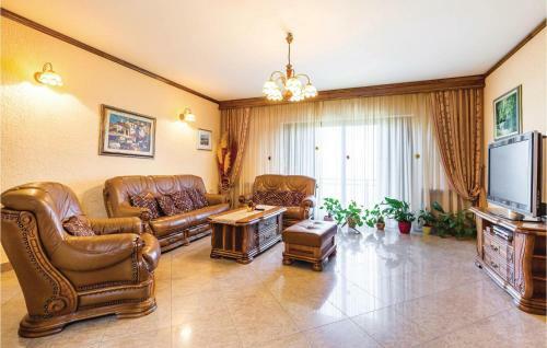 Holiday Home Jurdani 02