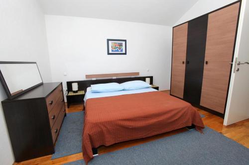 Apartments By The Sea Jelsa (hvar) - 5723