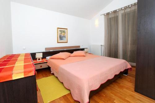 Apartments By The Sea Jelsa (hvar) - 5723