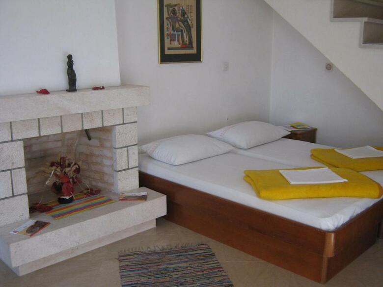 Apartments And Rooms Artemida