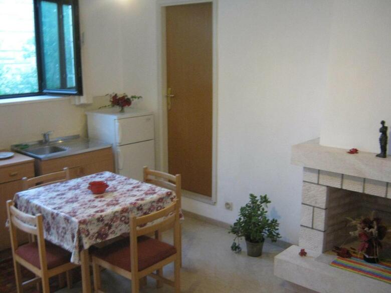 Apartments And Rooms Artemida