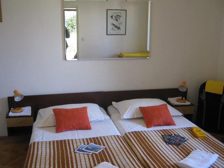 Apartments And Rooms Artemida