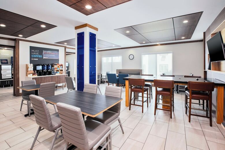 Holiday Inn Express Hotel & Suites Buffalo