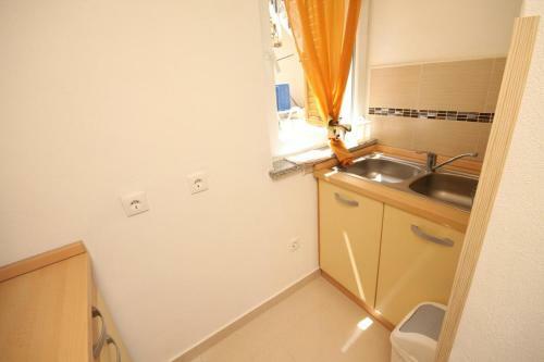 Apartments By The Sea Valun (cres) - 8086