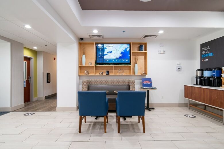 Holiday Inn Express Hotel & Suites Bedford