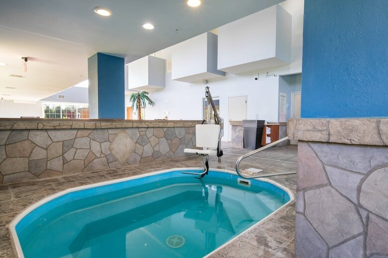 Holiday Inn Express Hotel & Suites Bedford