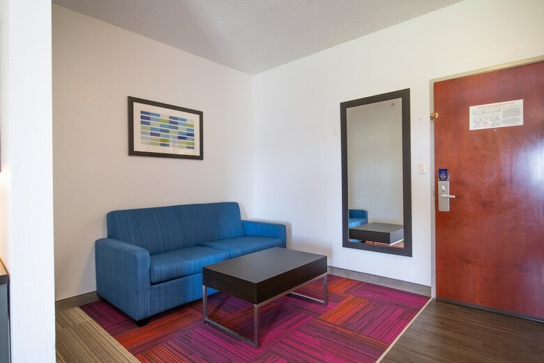 Holiday Inn Express Hotel & Suites Bedford