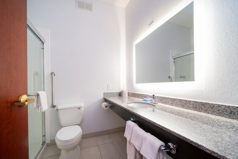 Holiday Inn Express Hotel & Suites Bedford