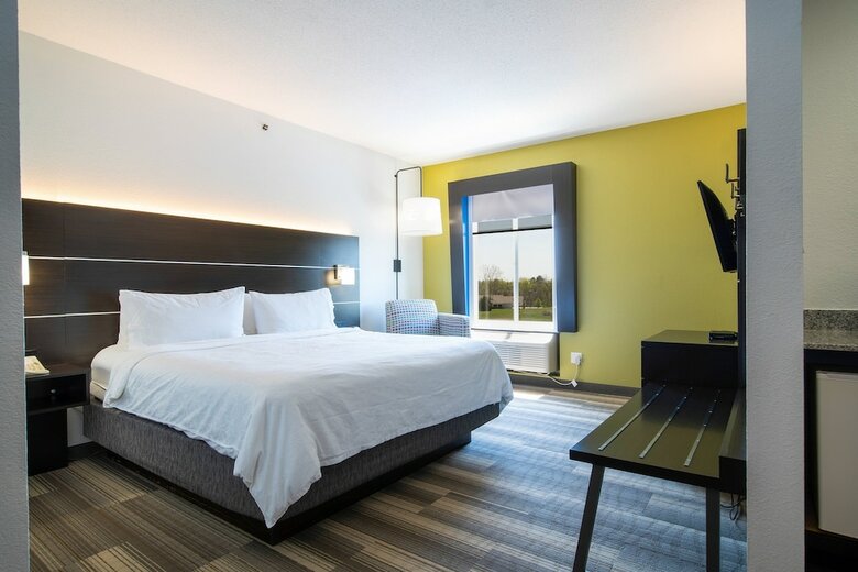 Holiday Inn Express Hotel & Suites Bedford