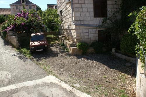 Apartments With A Parking Space Supetar (brac) - 2840