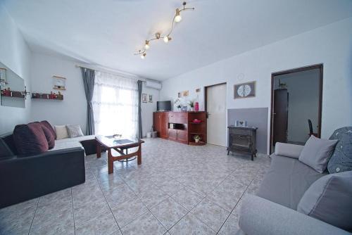 Apartment Postira 11168a