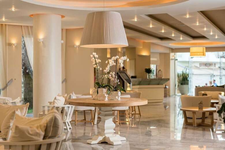 Nefeli Hotel