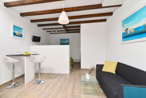 Hostal Apartments And Rooms Kampanel