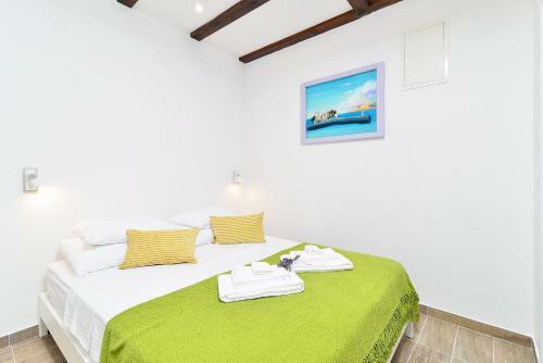 Hostal Apartments And Rooms Kampanel