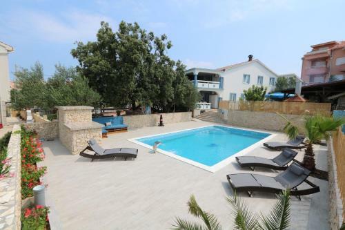 Apartments Kne?evi? Novalja