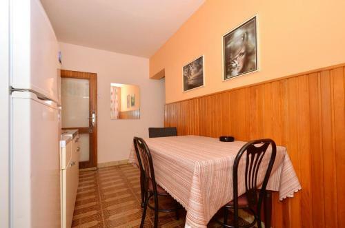 Apartment Arbanija 8651b