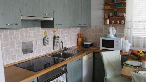 Apartment In Malinska/insel Krk 13117