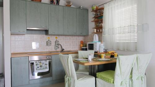 Apartment In Malinska/insel Krk 13117