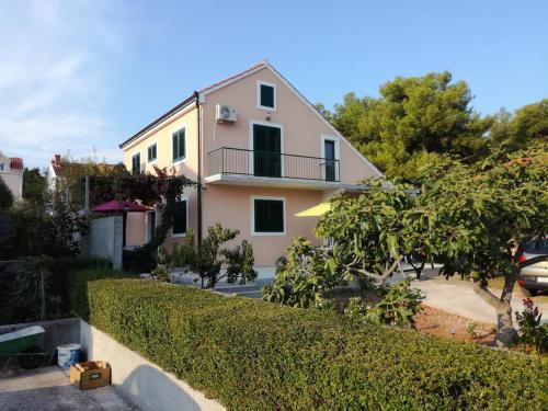 Apartments By The Sea Mirca (brac) - 2854