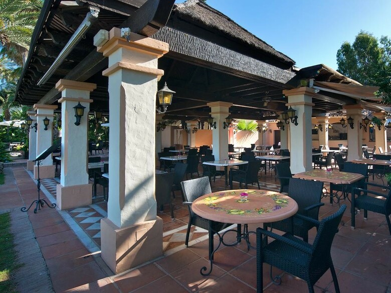 Hotel Bluebay Ban�s