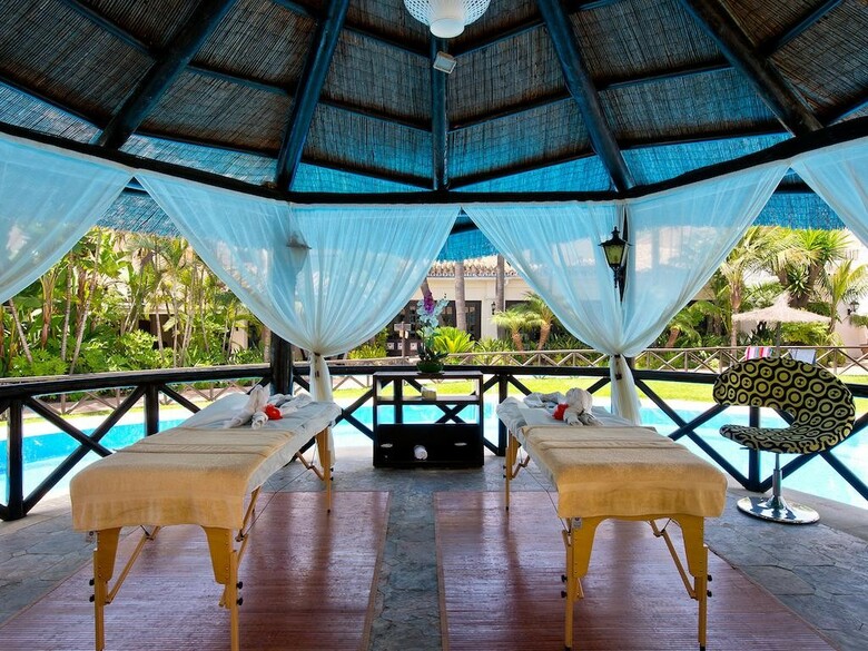 Hotel Bluebay Ban�s